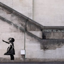Girl with a heart balloon, date unknown, Banksy (UK, birth date unknown). Location: South London, UK. (Photo credit: www.thekingdomskeeper.com)